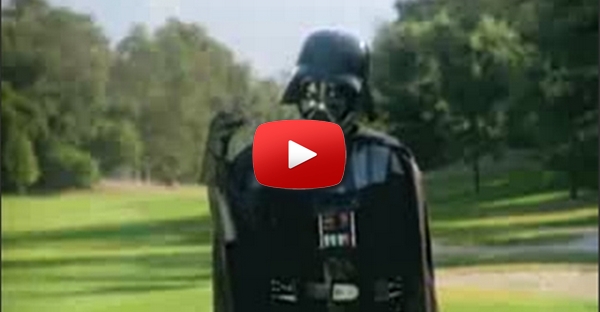 Darth vader jogando golfe