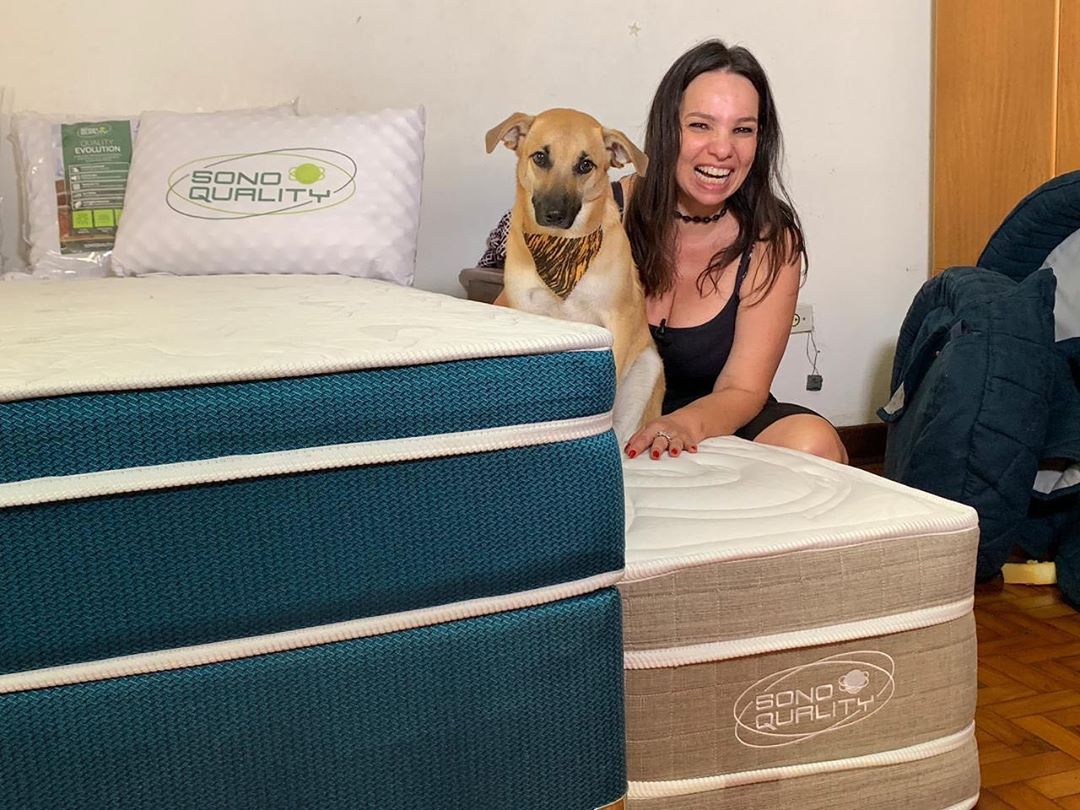 Chico e dona receberam colchões, almofadas e cama personalizada