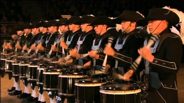 Épico show de percussão